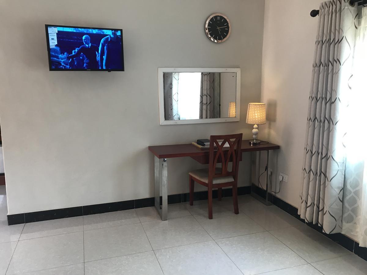 Northern Rock Hotel Mpika エクステリア 写真